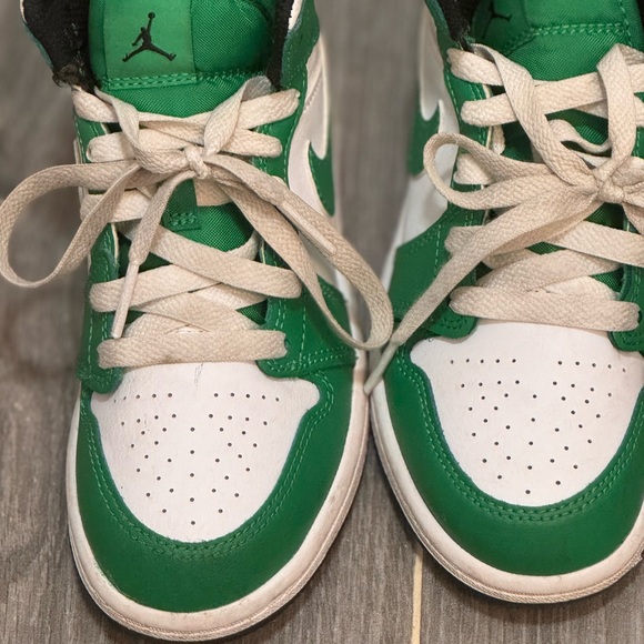 Jordan 1s just like new - Picture 2 of 2